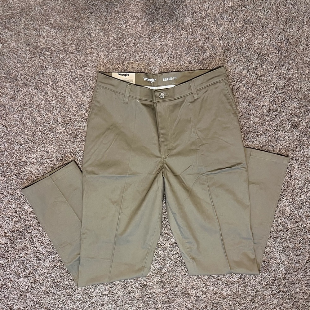 Wrangler Men's Relaxed Fit Khaki Pants